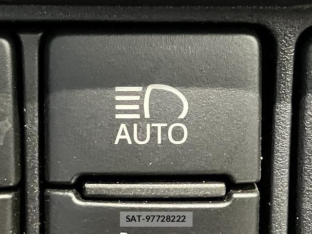 Toyota NOAH 2018-09 8628094-7