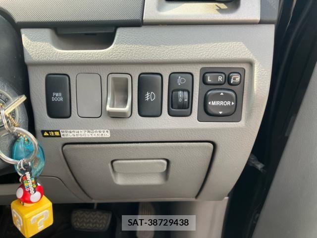 Toyota NOAH 2004-02 8628107-8