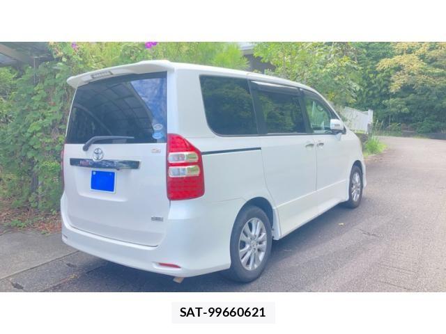 Toyota NOAH 2012-03 8628101-2