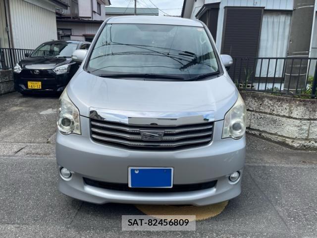 Toyota NOAH 2011-11 8628102-0