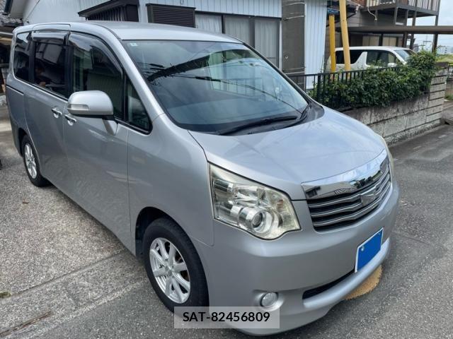 Toyota NOAH 2011-11 8628102-1