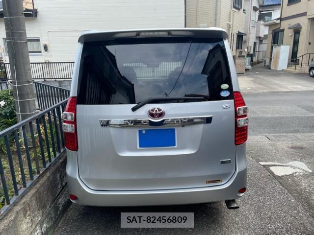Toyota NOAH 2011-11 8628102-3