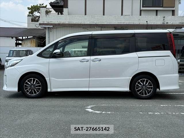 Toyota NOAH 2014-06 8628099-10