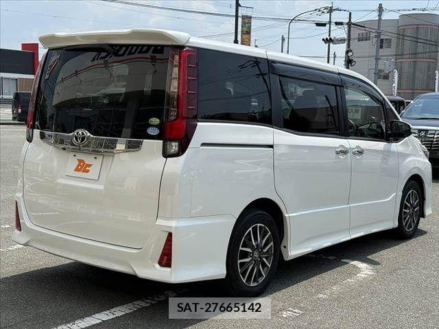 Toyota NOAH 2014-06 8628099-12