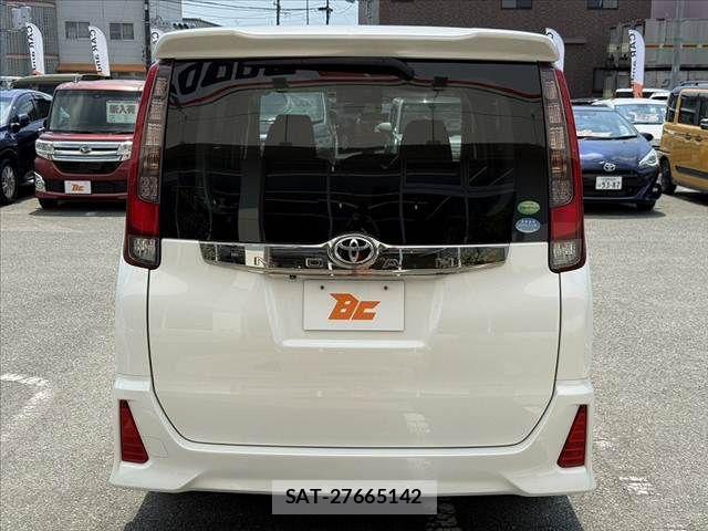 Toyota NOAH 2014-06 8628099-13