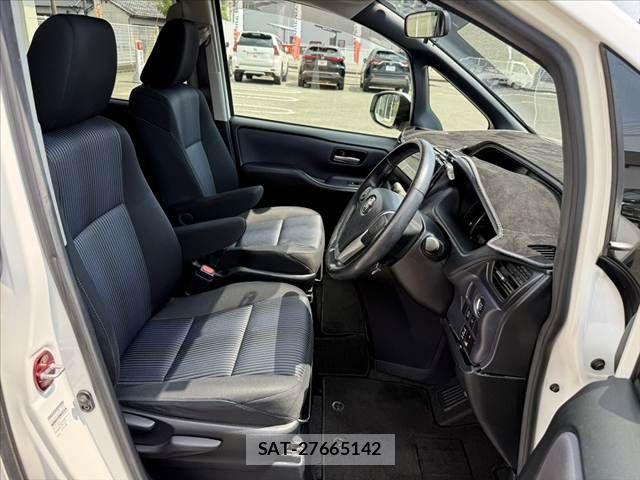 Toyota NOAH 2014-06 8628099-15