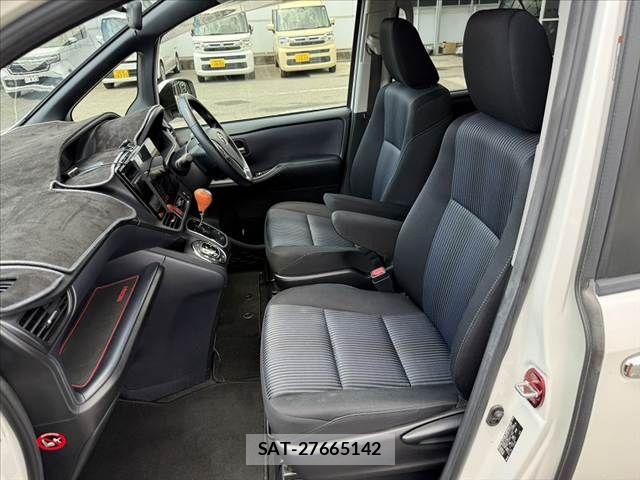 Toyota NOAH 2014-06 8628099-16