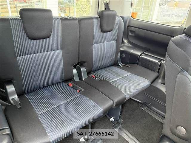 Toyota NOAH 2014-06 8628099-19