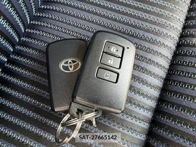 Toyota NOAH 2014-06 8628099-25