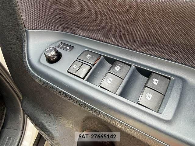 Toyota NOAH 2014-06 8628099-28