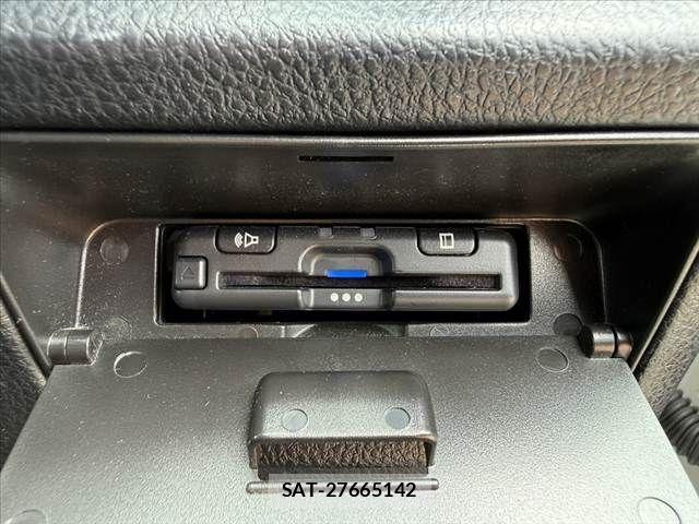 Toyota NOAH 2014-06 8628099-4