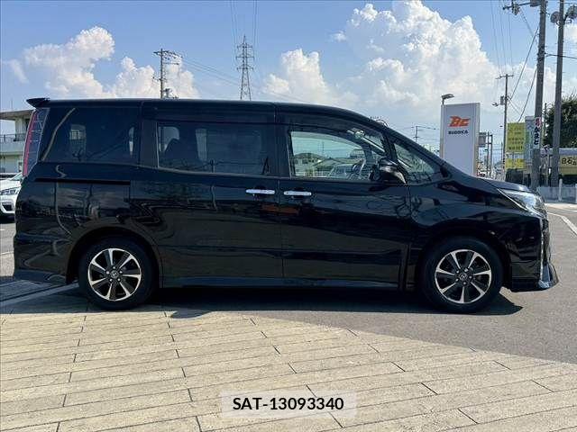 Toyota NOAH 2017-12 8628096-10