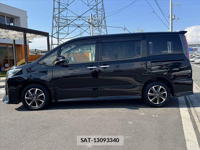 Toyota NOAH 2017-12 8628096-11