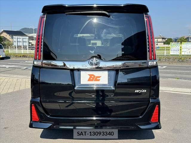 Toyota NOAH 2017-12 8628096-13