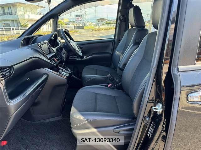 Toyota NOAH 2017-12 8628096-16