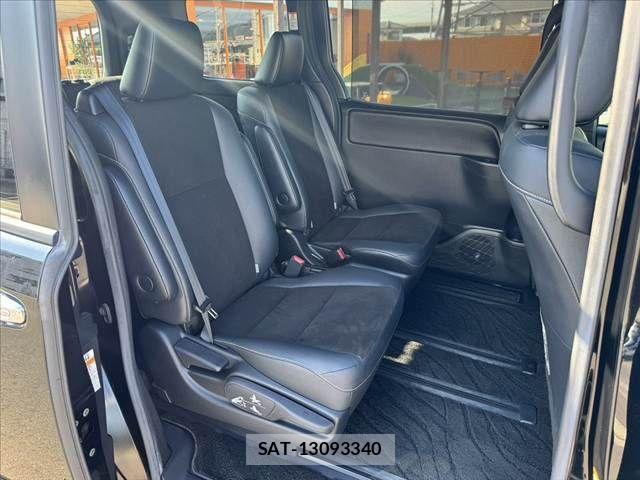 Toyota NOAH 2017-12 8628096-17
