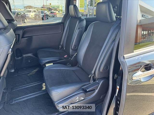 Toyota NOAH 2017-12 8628096-18