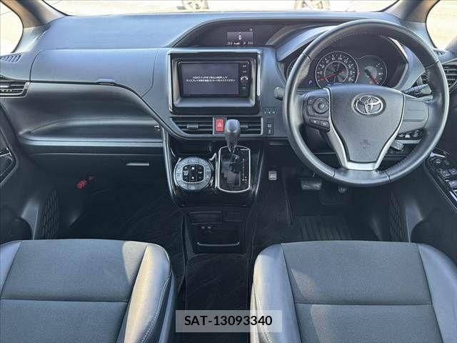 Toyota NOAH 2017-12 8628096-1