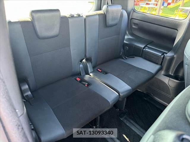 Toyota NOAH 2017-12 8628096-19