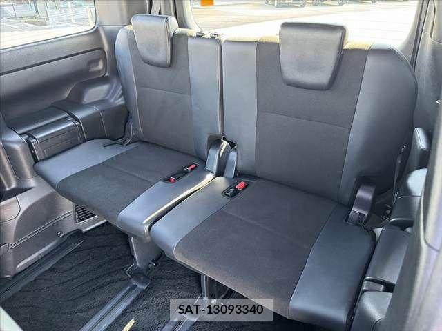 Toyota NOAH 2017-12 8628096-20