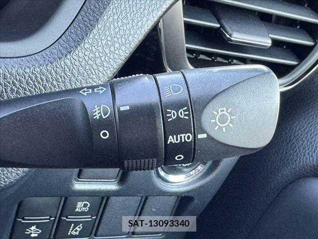 Toyota NOAH 2017-12 8628096-27