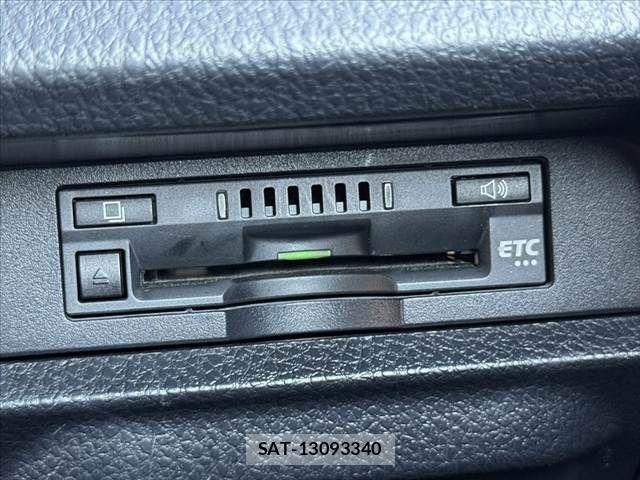 Toyota NOAH 2017-12 8628096-2