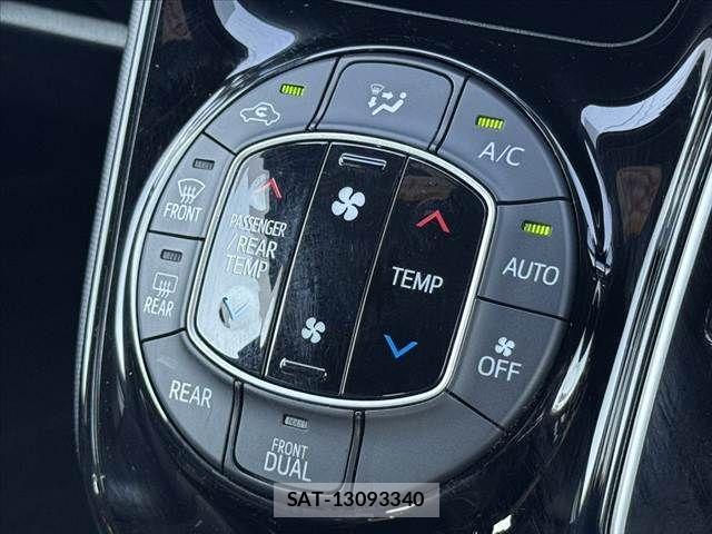 Toyota NOAH 2017-12 8628096-4