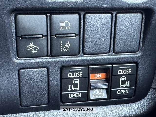 Toyota NOAH 2017-12 8628096-5