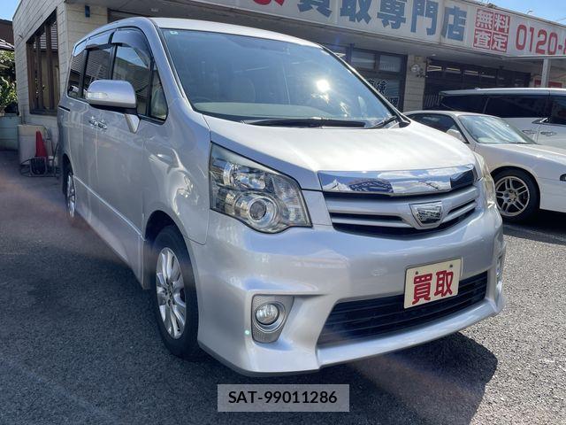 Toyota NOAH 2012-03 8666651-0
