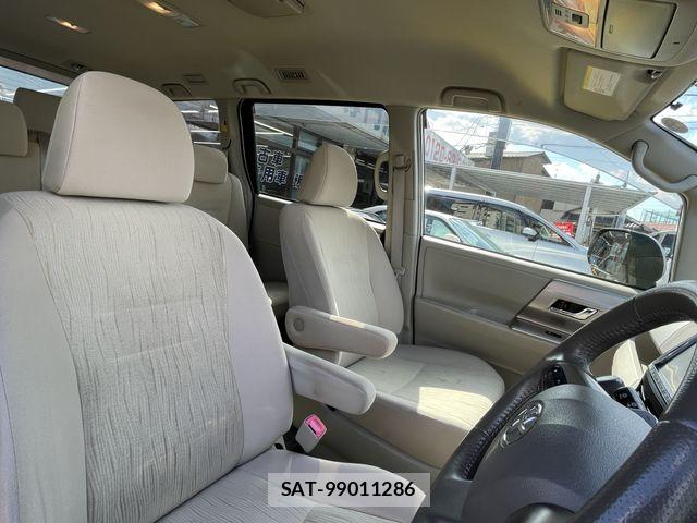 Toyota NOAH 2012-03 8666651-10