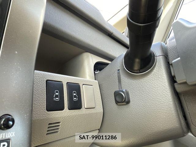 Toyota NOAH 2012-03 8666651-18