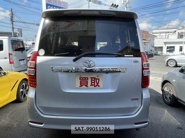 Toyota NOAH 2012-03 8666651-1