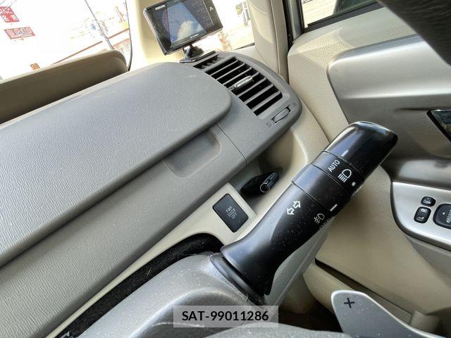 Toyota NOAH 2012-03 8666651-20