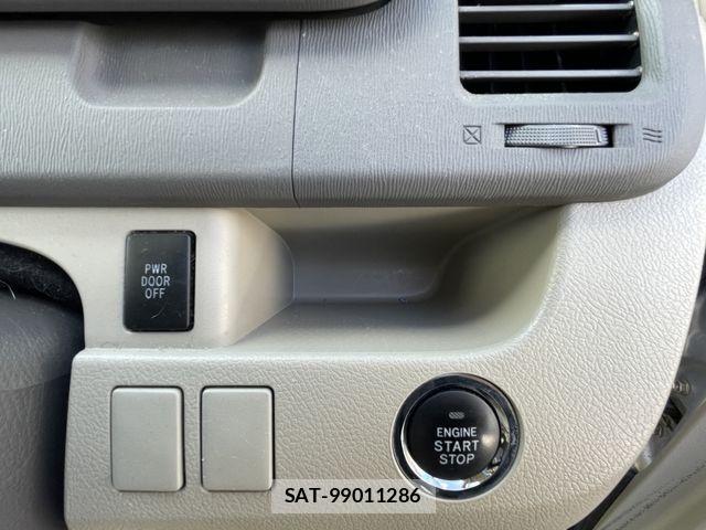 Toyota NOAH 2012-03 8666651-21