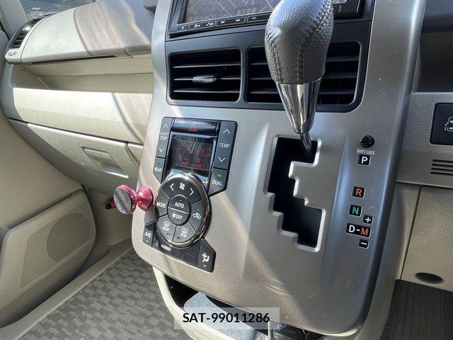 Toyota NOAH 2012-03 8666651-23