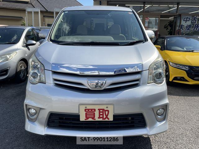 Toyota NOAH 2012-03 8666651-3