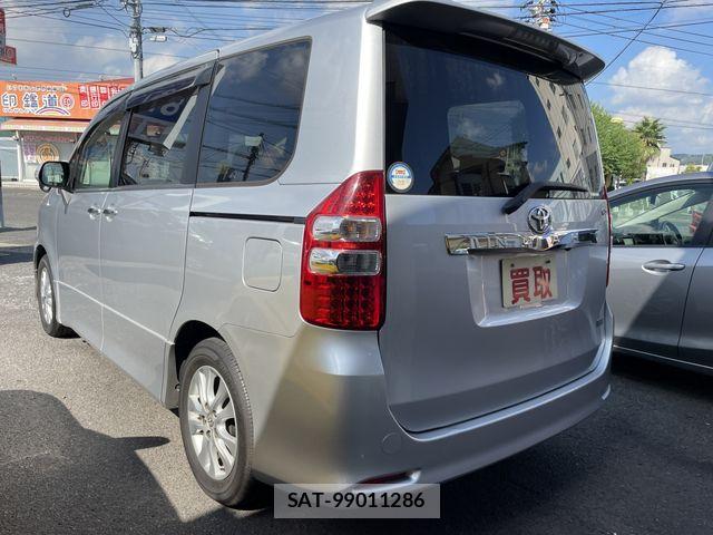 Toyota NOAH 2012-03 8666651-5