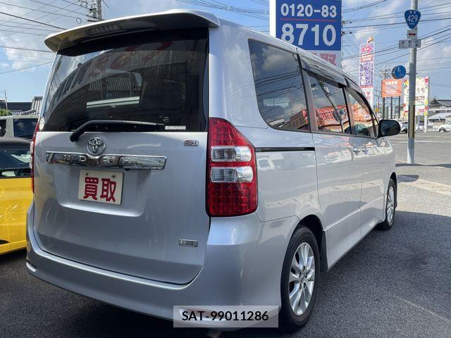 Toyota NOAH 2012-03 8666651-6