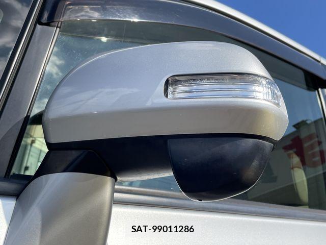 Toyota NOAH 2012-03 8666651-7