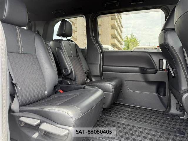 Toyota NOAH 2023-09 8660688-17