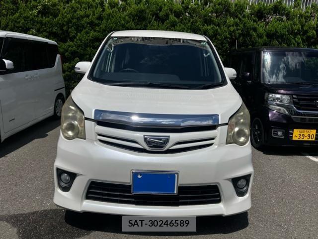 Toyota NOAH 2013-07 8660699-0