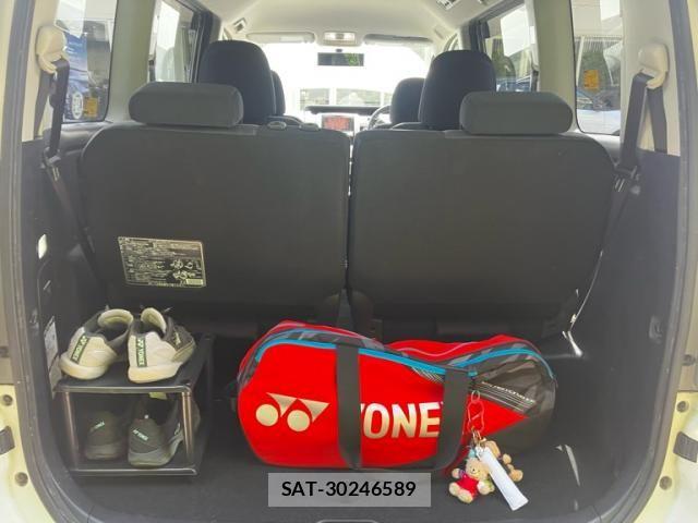 Toyota NOAH 2013-07 8660699-10