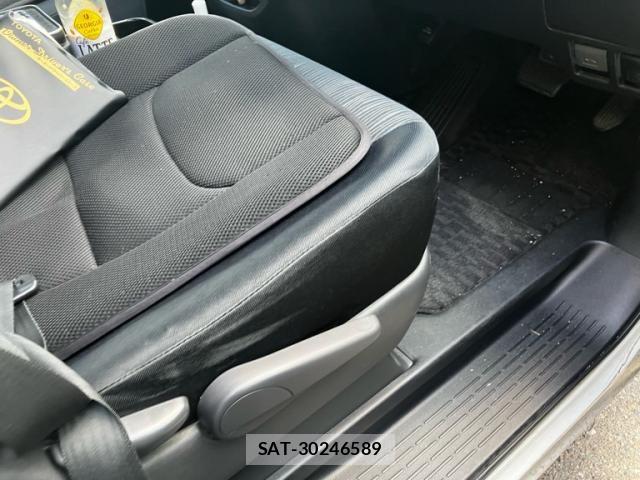 Toyota NOAH 2013-07 8660699-14