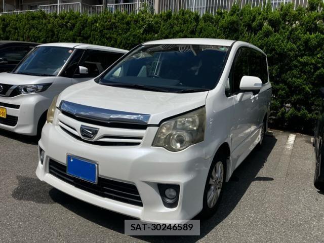 Toyota NOAH 2013-07 8660699-1