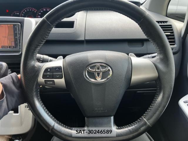 Toyota NOAH 2013-07 8660699-19