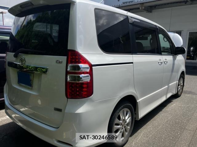 Toyota NOAH 2013-07 8660699-3