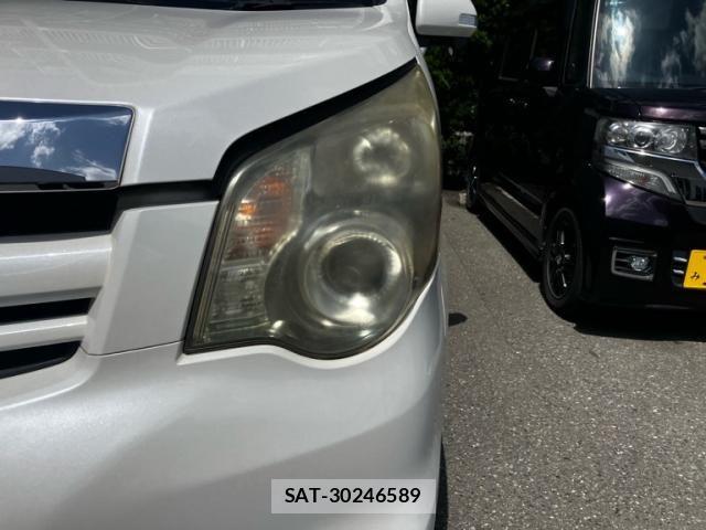 Toyota NOAH 2013-07 8660699-4
