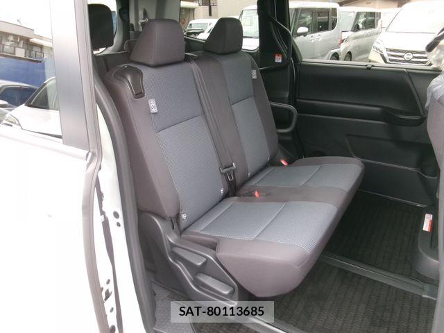 Toyota NOAH 2023-05 8660690-11