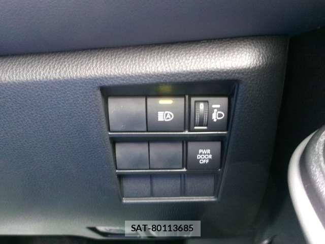 Toyota NOAH 2023-05 8660690-18