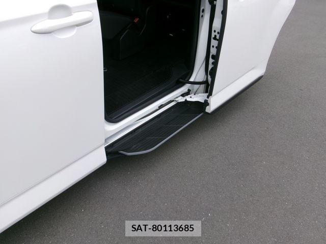 Toyota NOAH 2023-05 8660690-25